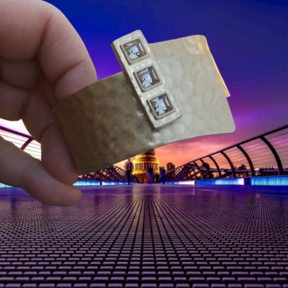 Lia Sophia That’s a Wrap Cuff Bracelet Brutalist vibes Hammered gold tone metal - Picture 1 of 16